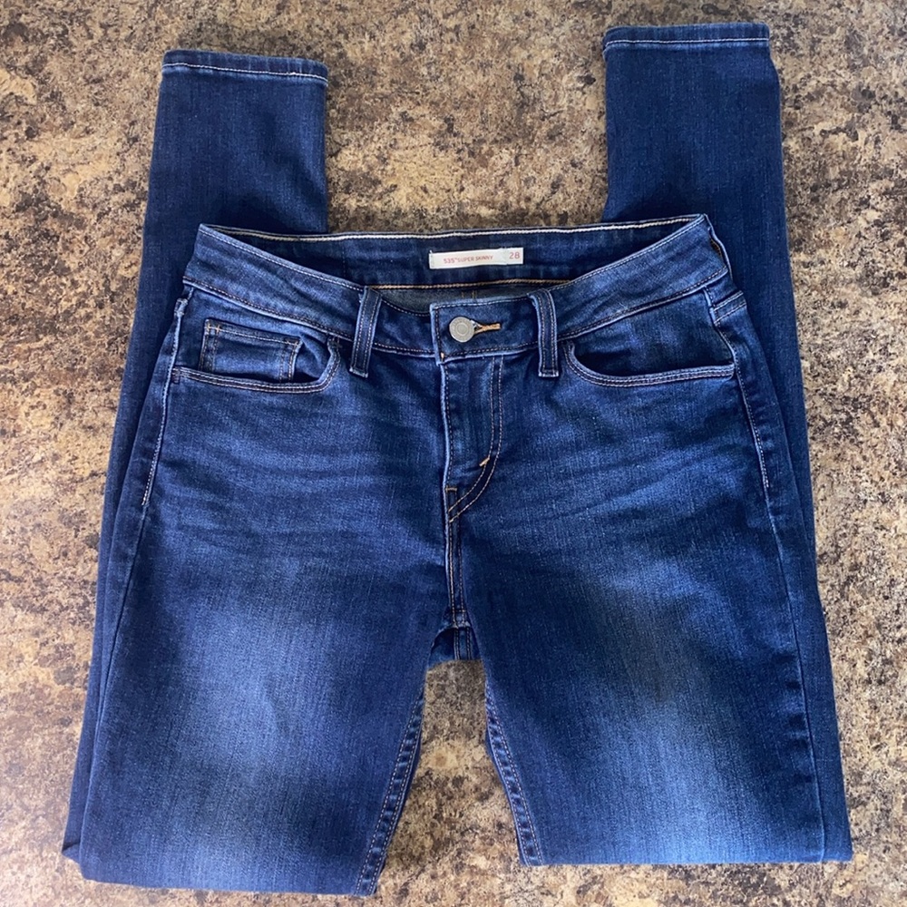 Levi 535 Super Skinny Low Rise Medium Wash Jeans Women’s Size 28